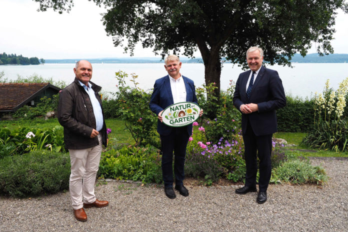 20.000-Natur-im-Garten-Plakette-international-(c)-Natur-im-Garten